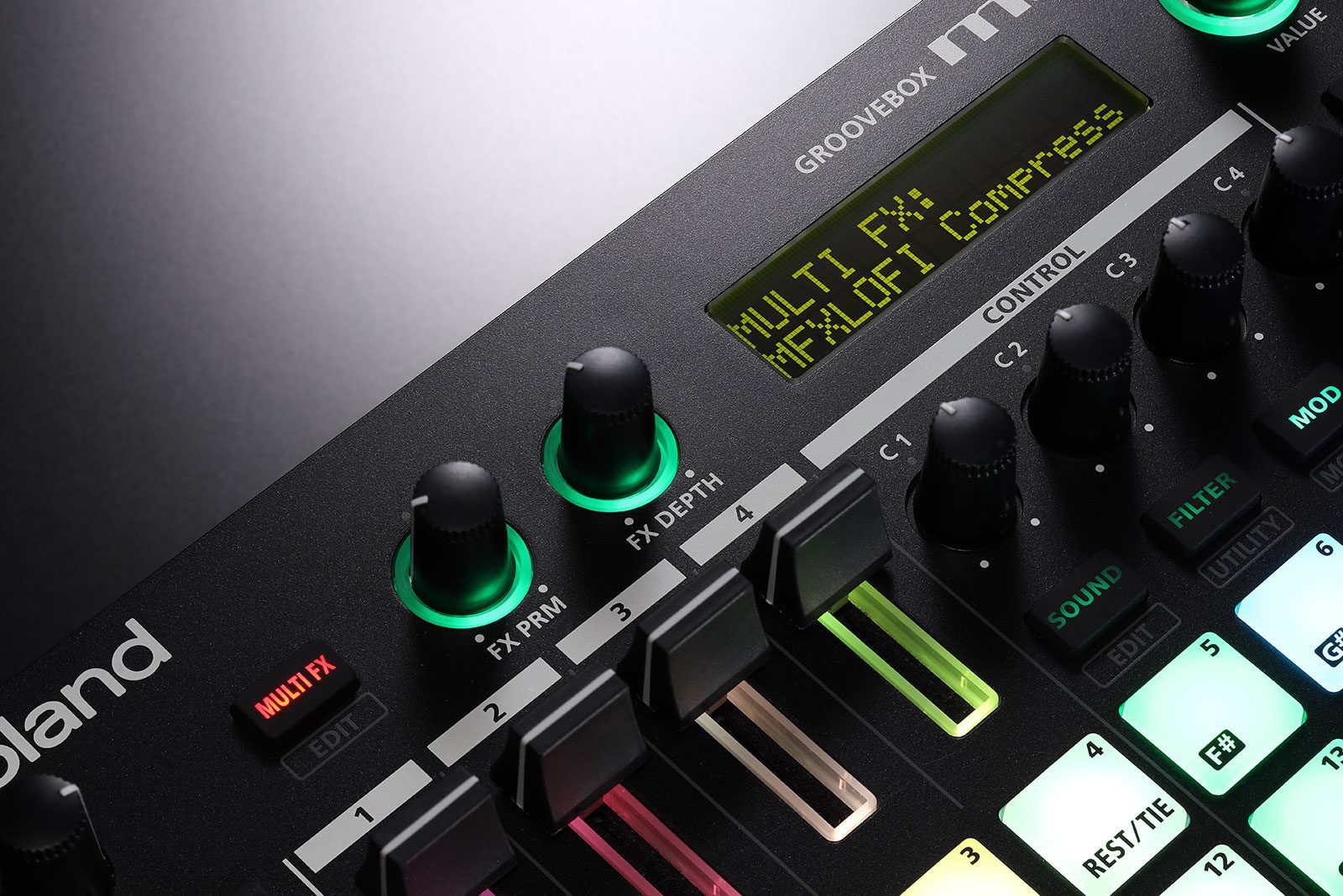 Roland MC-101 GROOVEBOX - Image 8