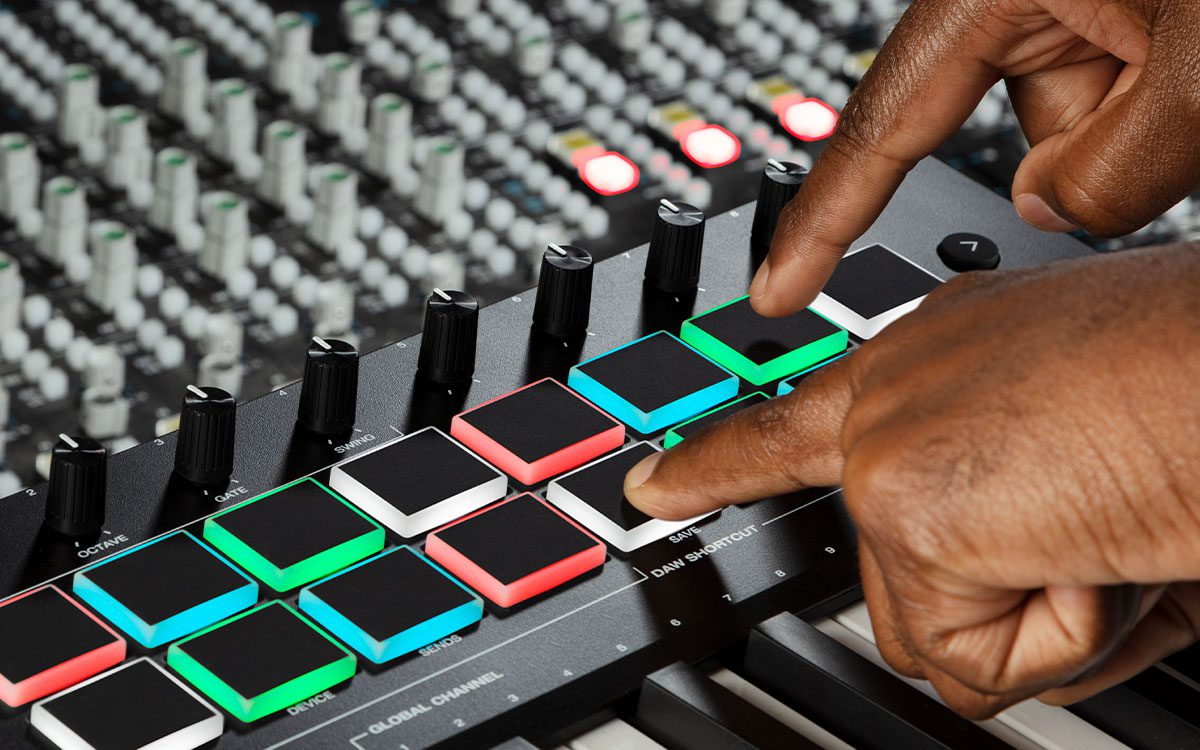 M-Audio Oxygen Pro 49 Keyboard Controller - Image 11