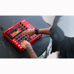 AKAI MPC-ONE + - Standalone Midi Sequencer